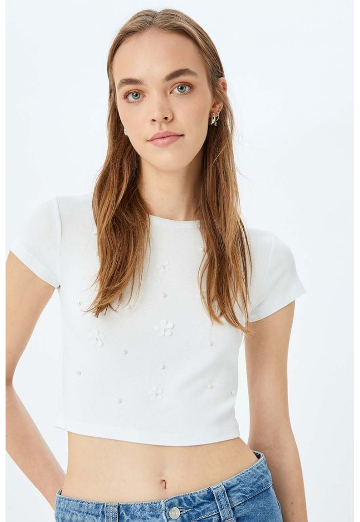 Tricou crop cu aplicatii cu model floral-FEMEI/IMBRACAMINTE/Tricouri si maiouri-IMBRACAMINTE/Tricouri si maiouri