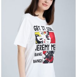 Tricou cu imprimeu grafic si decolteu la baza gatului-FEMEI/IMBRACAMINTE/Tricouri si maiouri-IMBRACAMINTE/Tricouri si maiouri