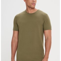 Tricou din amestec de bumbac cu decolteu la baza gatului-BARBATI/IMBRACAMINTE/Tricouri si maiouri-IMBRACAMINTE/Tricouri si maiouri