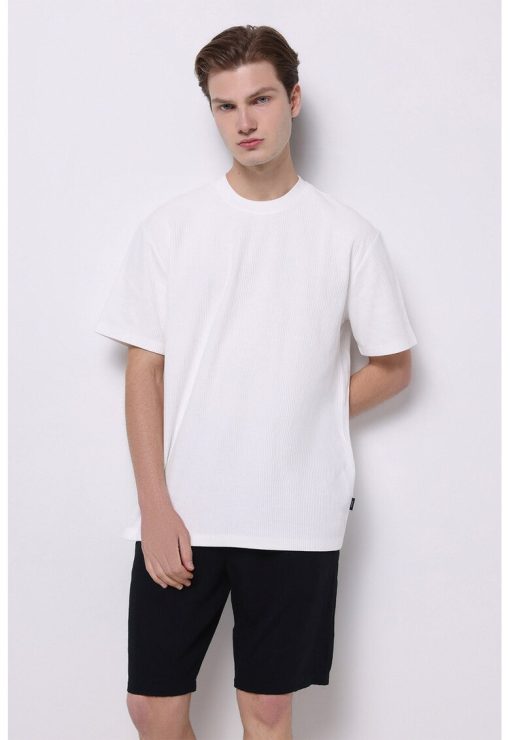 Tricou din bumbac cu decolteu la baza gatului si striatii-BARBATI/IMBRACAMINTE/Tricouri si maiouri-IMBRACAMINTE/Tricouri si maiouri
