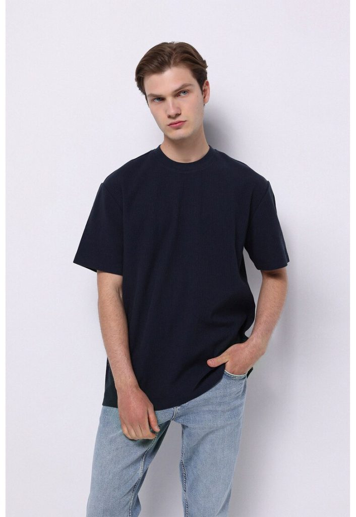 Tricou din bumbac cu decolteu la baza gatului si striatii-BARBATI/IMBRACAMINTE/Tricouri si maiouri-IMBRACAMINTE/Tricouri si maiouri