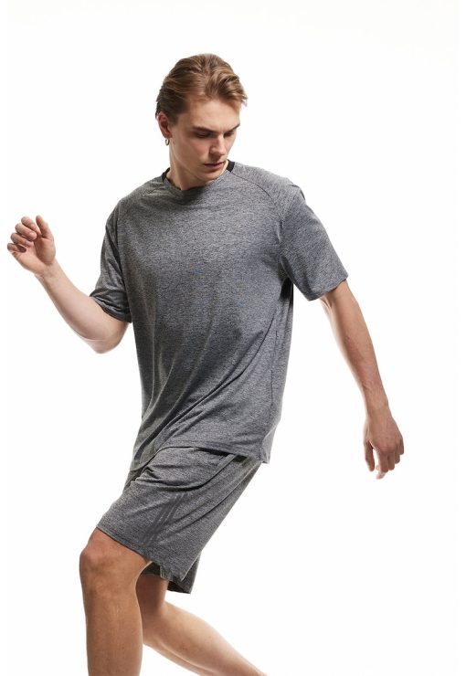 Tricou lejer cu decolteu la baza gatului-BARBATI/IMBRACAMINTE/Tricouri si maiouri-IMBRACAMINTE/Tricouri si maiouri
