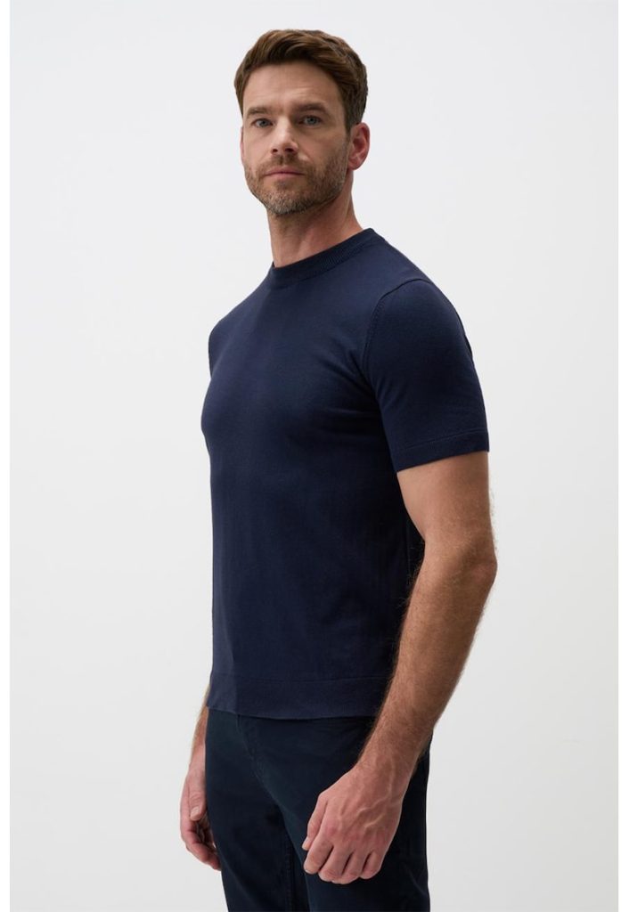Tricou uni cu decolteu la baza gatului-BARBATI/IMBRACAMINTE/Tricouri si maiouri-IMBRACAMINTE/Tricouri si maiouri