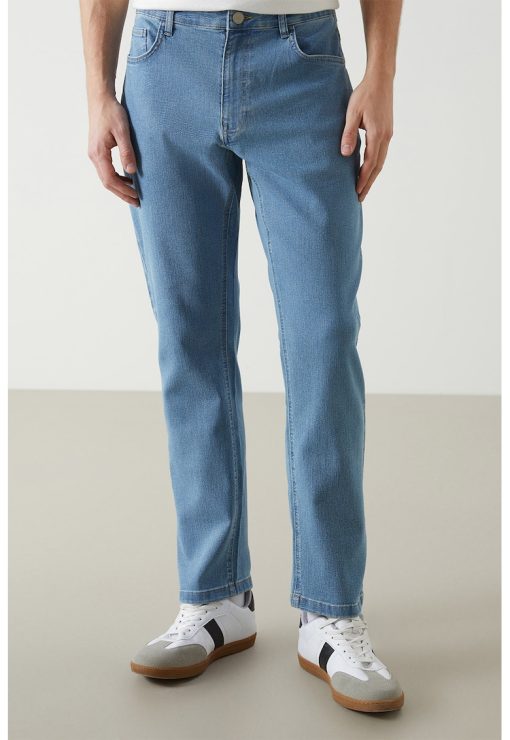 Blugi regular fit-BARBATI/IMBRACAMINTE/Blugi-IMBRACAMINTE/Blugi