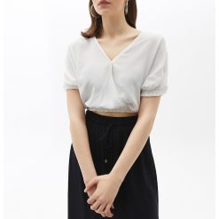 Bluza crop cu decolteu in V-FEMEI/IMBRACAMINTE/Bluze-IMBRACAMINTE/Bluze