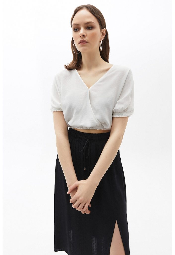 Bluza crop cu decolteu in V-FEMEI/IMBRACAMINTE/Bluze-IMBRACAMINTE/Bluze