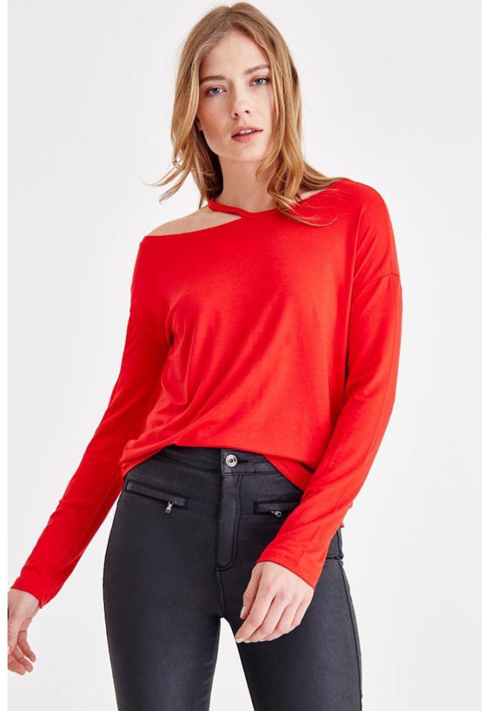 Bluza cu decolteu pe un umar si decupaj-FEMEI/IMBRACAMINTE/Bluze-IMBRACAMINTE/Bluze