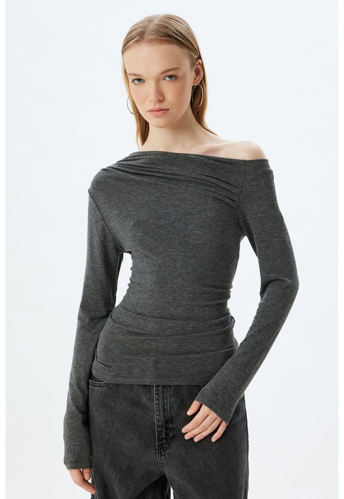 Bluza cu decolteu pe un umar si drapaje-FEMEI/IMBRACAMINTE/Bluze-IMBRACAMINTE/Bluze