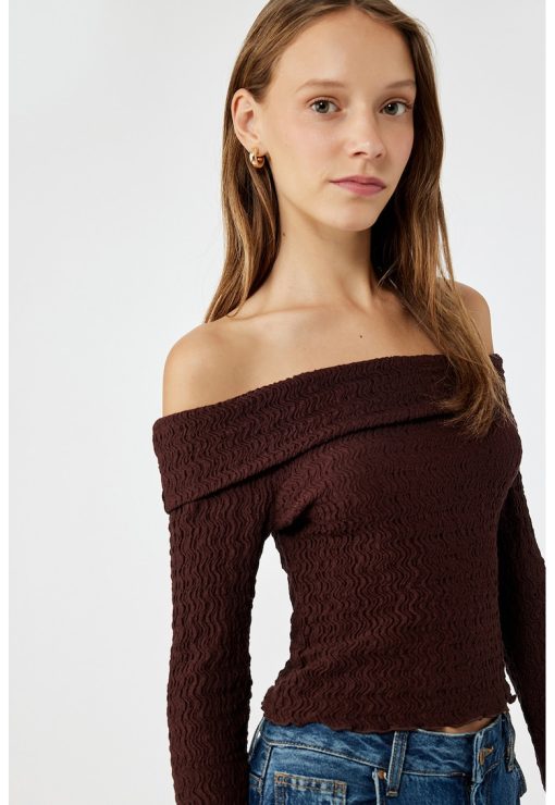 Bluza texturata crop cu decolteu pe umeri-FEMEI/IMBRACAMINTE/Bluze-IMBRACAMINTE/Bluze