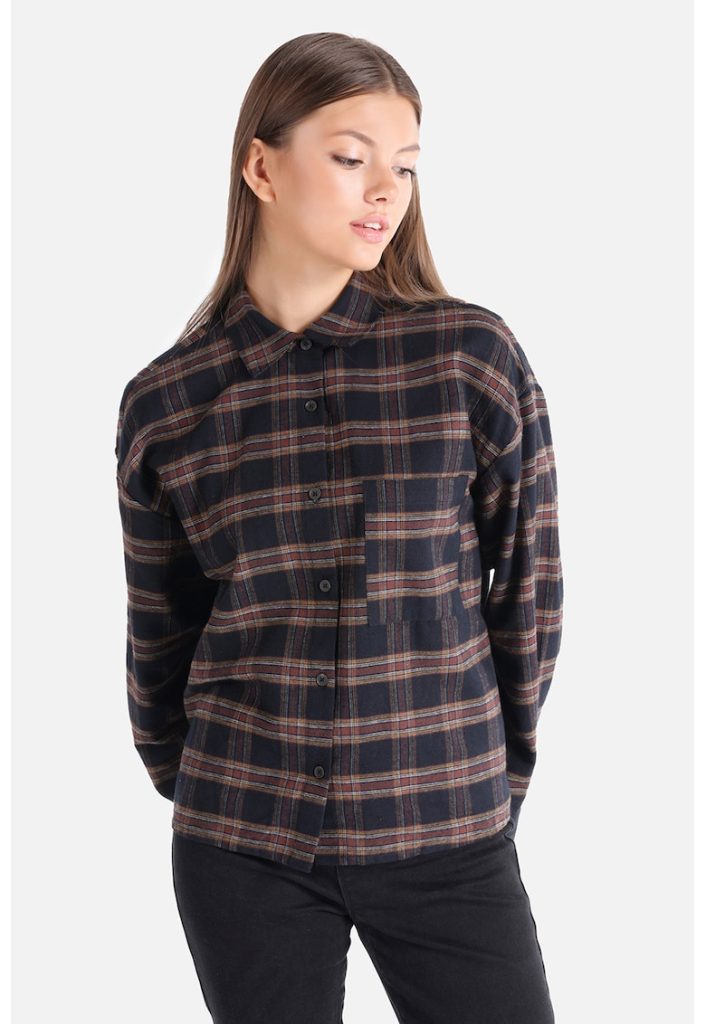 Camasa cu maneci lungi si model in carouri-FEMEI/IMBRACAMINTE/Camasi-IMBRACAMINTE/Camasi