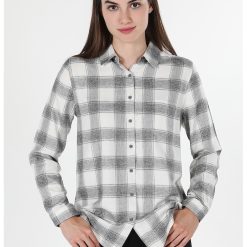 Camasa cu model in carouri si guler ascutit-FEMEI/IMBRACAMINTE/Camasi-IMBRACAMINTE/Camasi