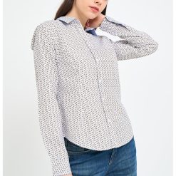 Camasa cu model si guler ascutit-FEMEI/IMBRACAMINTE/Camasi-IMBRACAMINTE/Camasi