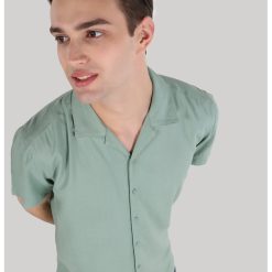 Camasa cu model uni si maneci scurte-BARBATI/IMBRACAMINTE/Camasi-IMBRACAMINTE/Camasi