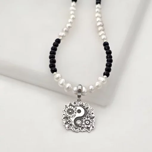 Colier Floare Yin & Yang si Cristal Swarovski - Combinatie de Perle Albe & Negre - Argint 925-Colectii >> Comori Perlate >> Noutati