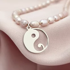 Colier Yin & Yang - Pandantiv cu Simbol Punct si Virgula & Sirag de Perle - Argint 925-Colectii >> Comori Perlate >> Noutati