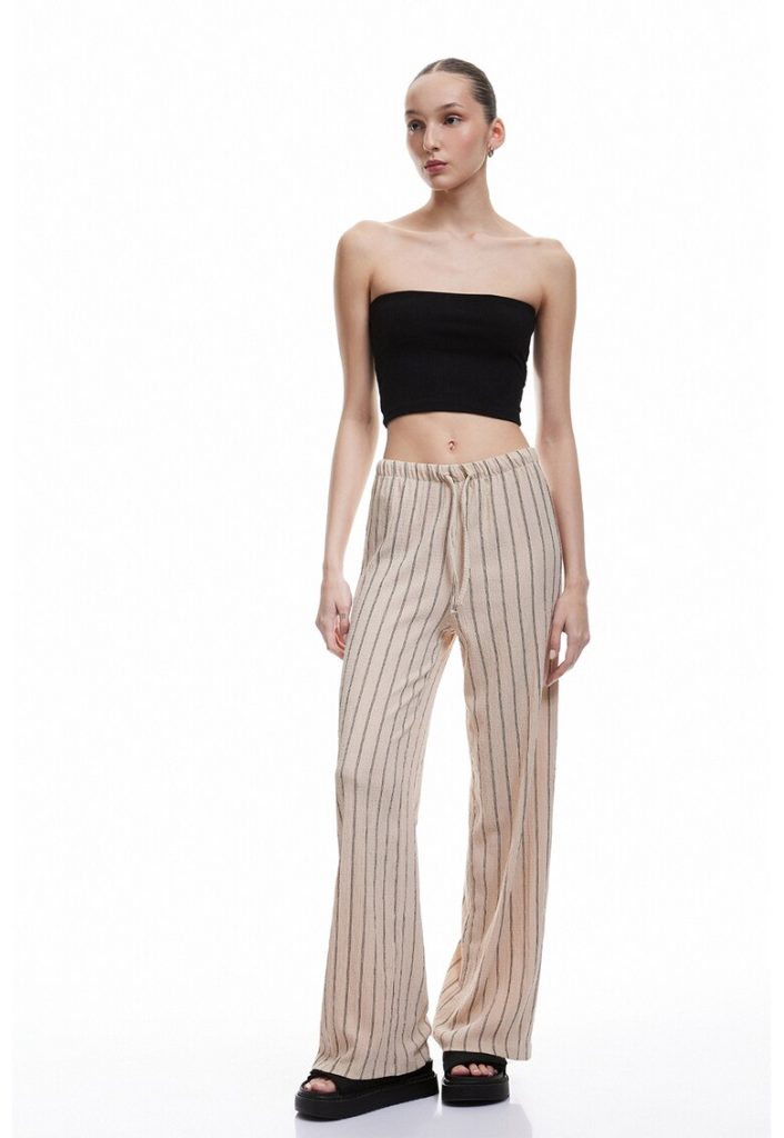 Pantaloni cu croiala ampla si model in dungi-FEMEI/IMBRACAMINTE/Pantaloni si colanti-IMBRACAMINTE/Pantaloni si colanti