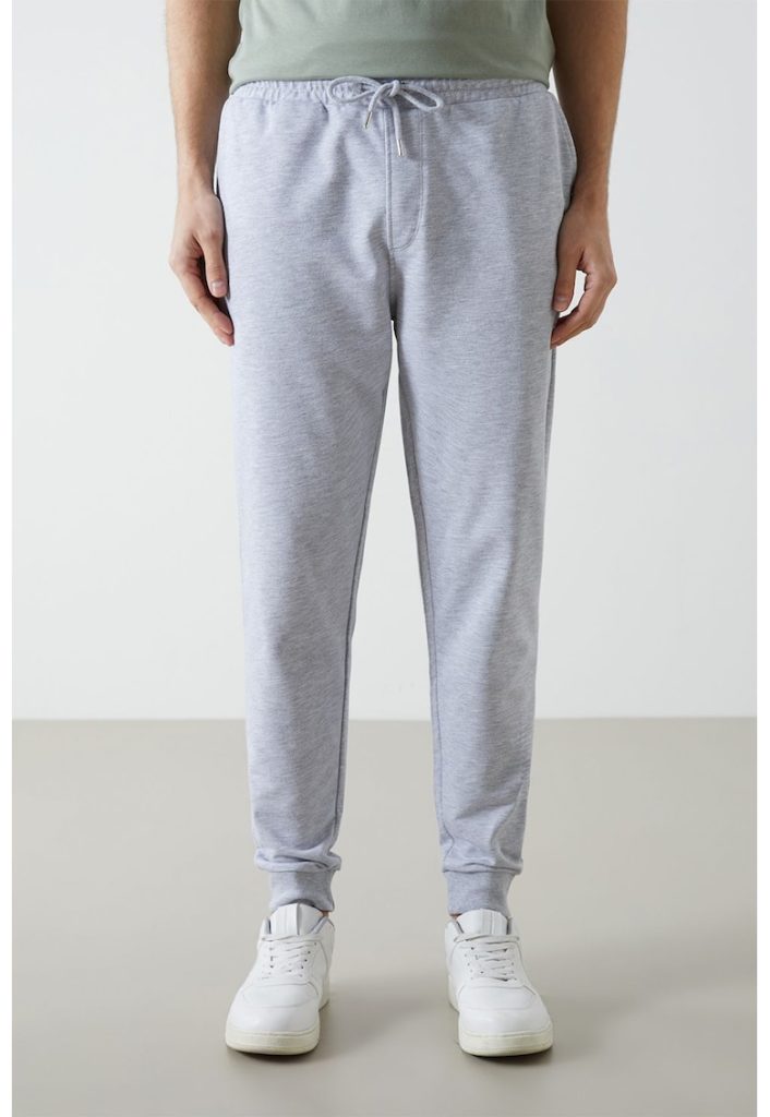 Pantaloni de trening cu croiala conica si snur de ajustare-BARBATI/IMBRACAMINTE/Pantaloni si colanti-IMBRACAMINTE/Pantaloni si colanti