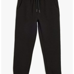 Pantaloni de trening cu model texturat si snur-BAIETI/IMBRACAMINTE/Blugi-IMBRACAMINTE/Blugi