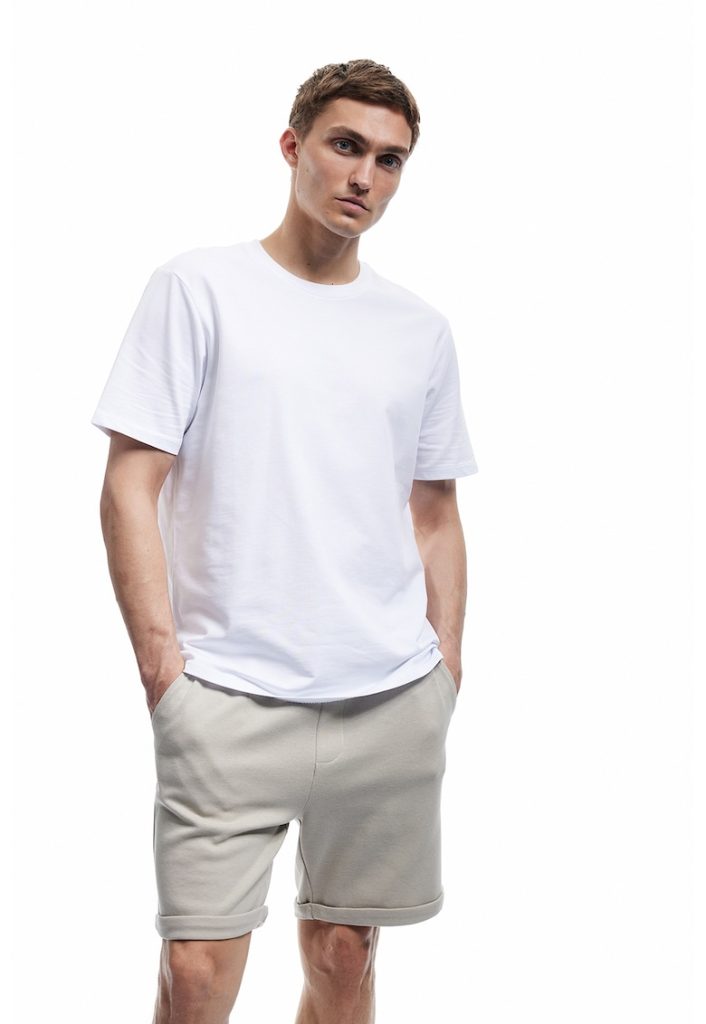 Pantaloni de trening scurti cu buzunare oblice-BARBATI/IMBRACAMINTE/Pantaloni si colanti-IMBRACAMINTE/Pantaloni si colanti