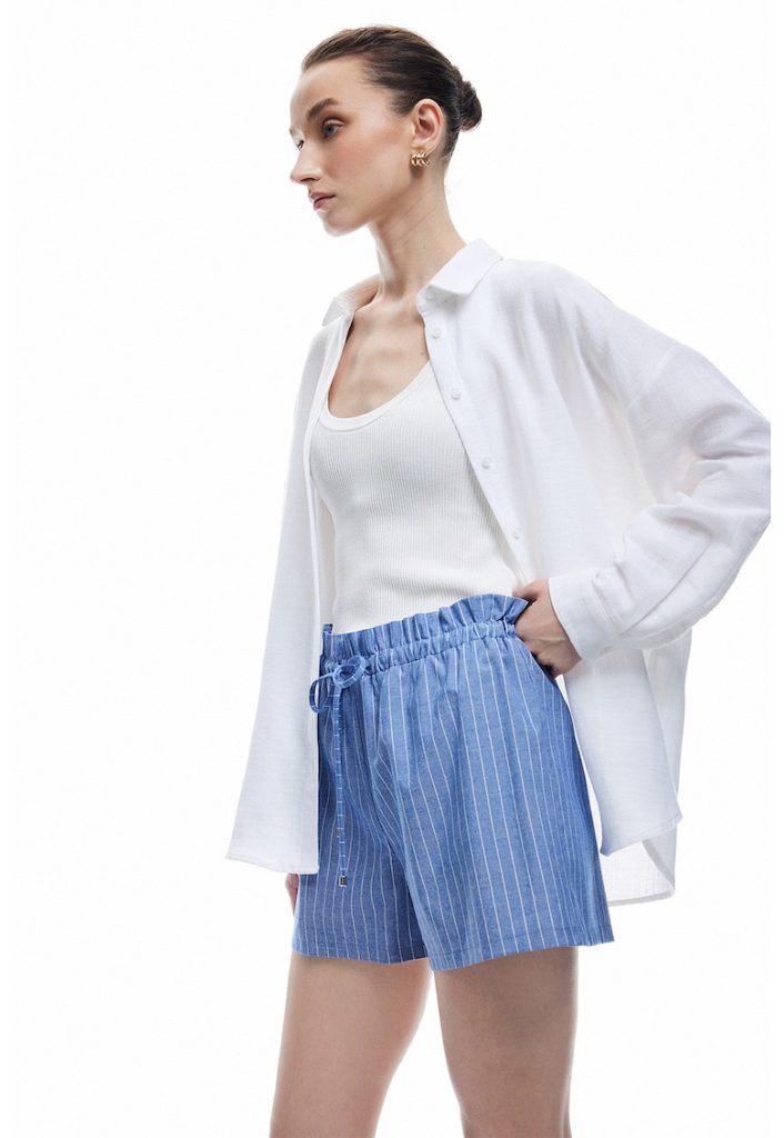 Pantaloni scurti cu snur si model in dungi-FEMEI/IMBRACAMINTE/Pantaloni si colanti-IMBRACAMINTE/Pantaloni si colanti