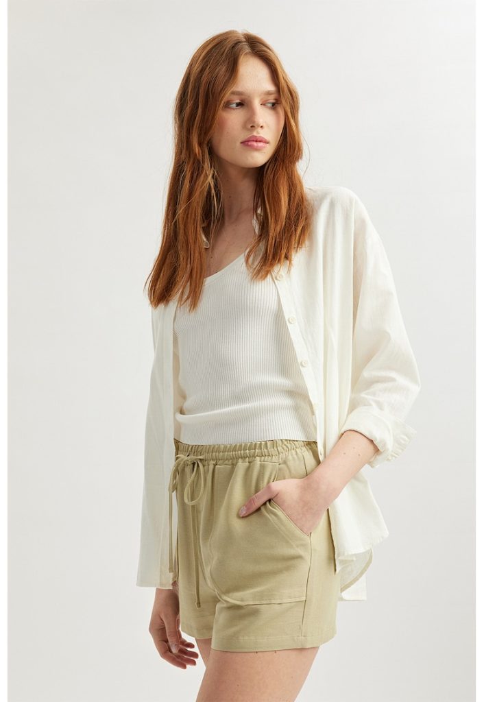 Pantaloni scurti din amestec de in cu snur-FEMEI/IMBRACAMINTE/Pantaloni si colanti-IMBRACAMINTE/Pantaloni si colanti