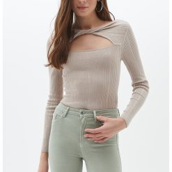 Pulover cu decupaj-FEMEI/IMBRACAMINTE/Pulovere si cardigane-IMBRACAMINTE/Pulovere si cardigane