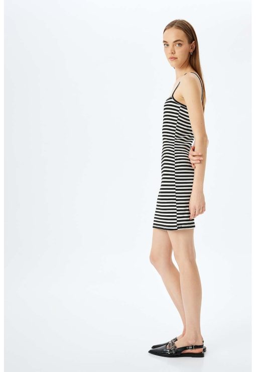 Rochie bodycon cu model in dungi-FEMEI/IMBRACAMINTE/Rochii-IMBRACAMINTE/Rochii