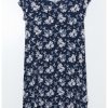 Rochie dreapta cu model floral-FEMEI/IMBRACAMINTE/Rochii-IMBRACAMINTE/Rochii