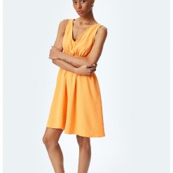 Rochie mini cu decolteu in V-FEMEI/IMBRACAMINTE/Rochii-IMBRACAMINTE/Rochii