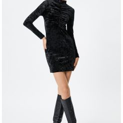 Rochie mini din catifea cu guler scurt-FEMEI/IMBRACAMINTE/Rochii-IMBRACAMINTE/Rochii