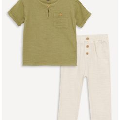 Set de tricou cu decolteu la baza gatului si pantaloni-BAIETI/IMBRACAMINTE/Seturi de imbracaminte-IMBRACAMINTE/Seturi de imbracaminte