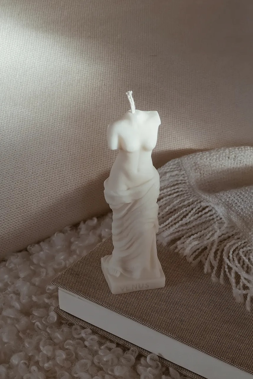 Temida lumânare decorativă Goddess 50 g culoarea bej-Lumânări și parfumuri