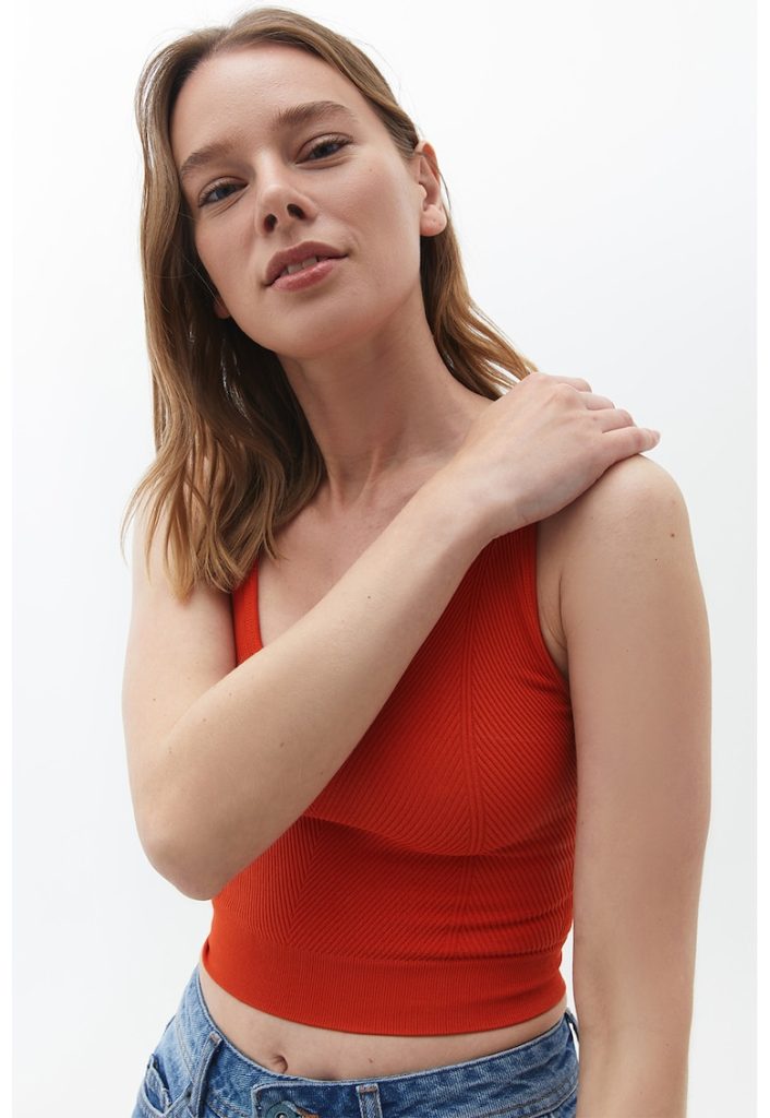 Top crop cu decolteu in V-FEMEI/IMBRACAMINTE/Tricouri si maiouri-IMBRACAMINTE/Tricouri si maiouri