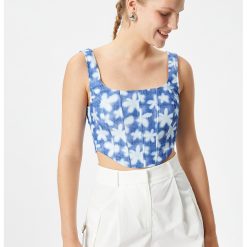 Top crop cu model floral-FEMEI/IMBRACAMINTE/Tricouri si maiouri-IMBRACAMINTE/Tricouri si maiouri