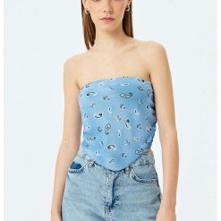 Top crop cu model grafic-FEMEI/IMBRACAMINTE/Tricouri si maiouri-IMBRACAMINTE/Tricouri si maiouri