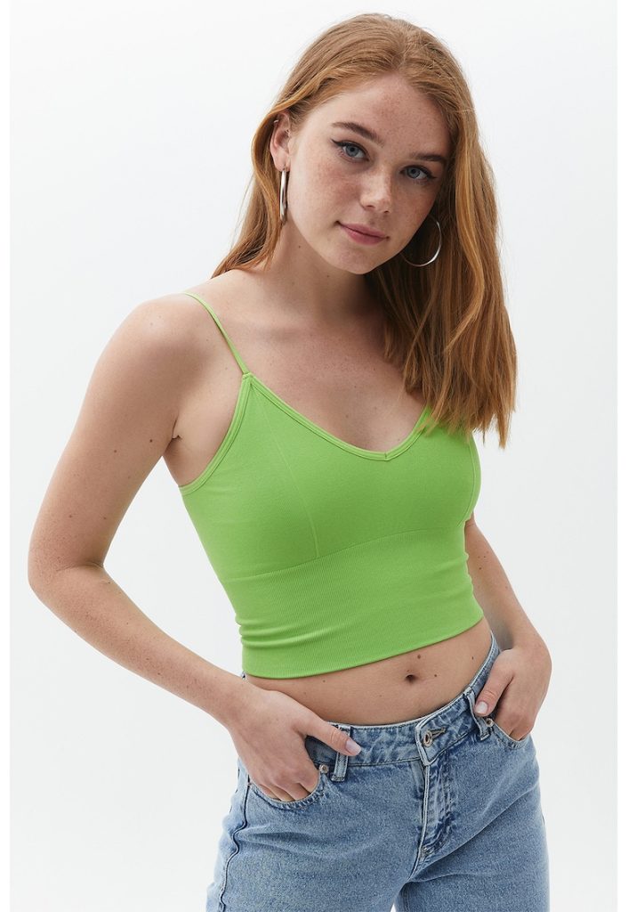 Top crop cu model uni-FEMEI/IMBRACAMINTE/Tricouri si maiouri-IMBRACAMINTE/Tricouri si maiouri