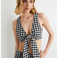 Top crop in carouri cu detaliu innodat-FEMEI/IMBRACAMINTE/Tricouri si maiouri-IMBRACAMINTE/Tricouri si maiouri