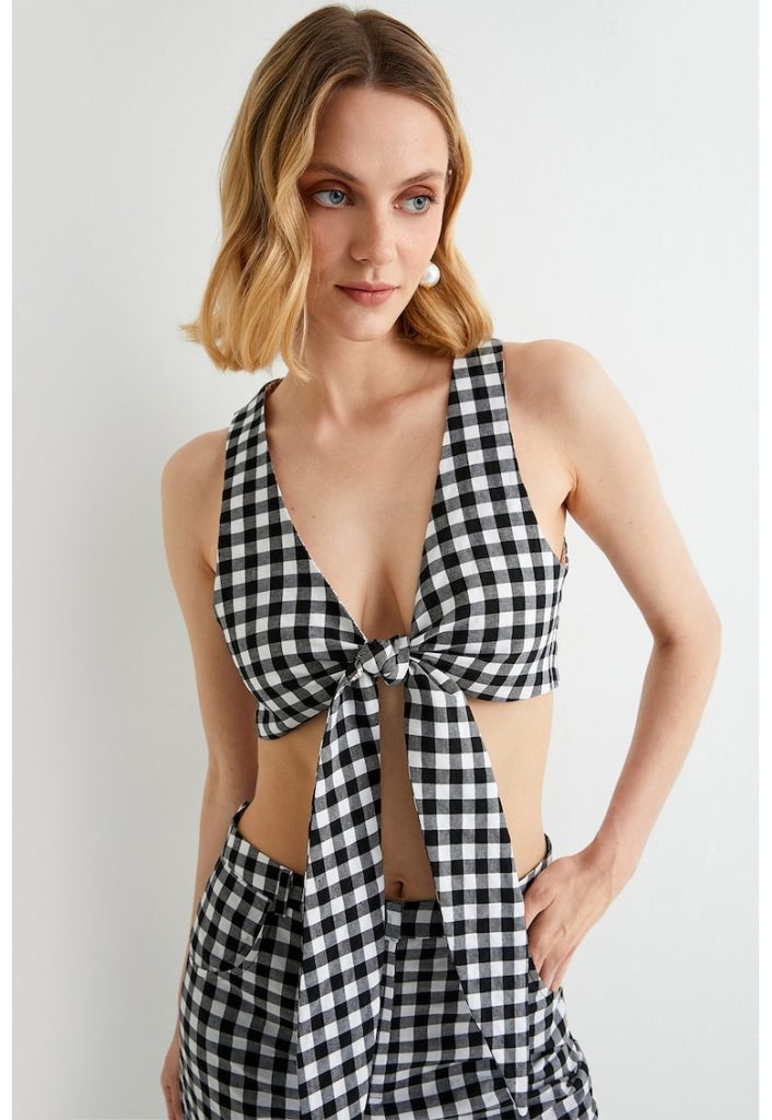 Top crop in carouri cu detaliu innodat-FEMEI/IMBRACAMINTE/Tricouri si maiouri-IMBRACAMINTE/Tricouri si maiouri