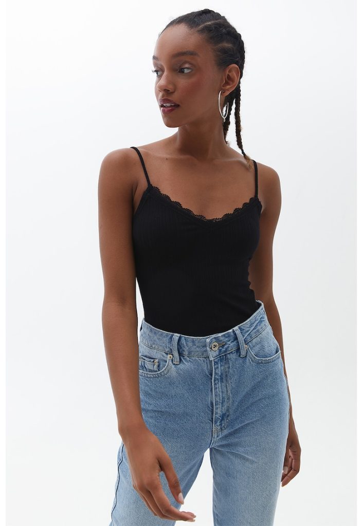 Top cu decolteu in V si garnitura din dantela-FEMEI/IMBRACAMINTE/Tricouri si maiouri-IMBRACAMINTE/Tricouri si maiouri