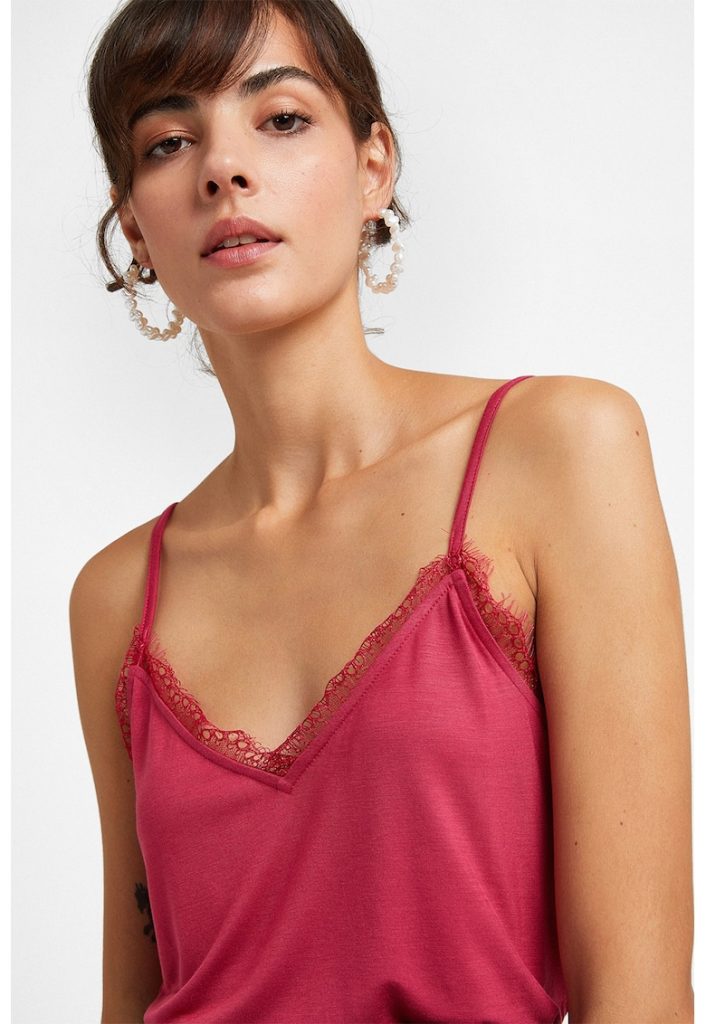 Top cu decolteu in V si garnituri din dantela-FEMEI/IMBRACAMINTE/Tricouri si maiouri-IMBRACAMINTE/Tricouri si maiouri