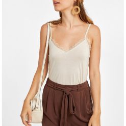 Top cu decolteu in V si garnituri din dantela-FEMEI/IMBRACAMINTE/Tricouri si maiouri-IMBRACAMINTE/Tricouri si maiouri