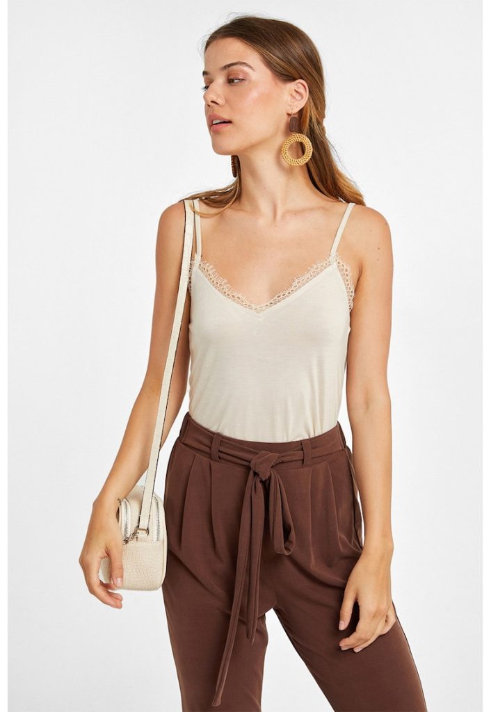 Top cu decolteu in V si garnituri din dantela-FEMEI/IMBRACAMINTE/Tricouri si maiouri-IMBRACAMINTE/Tricouri si maiouri