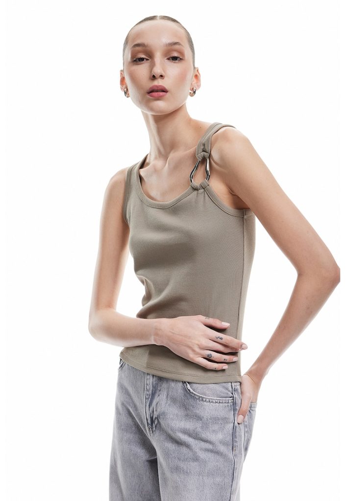 Top cu detaliu metalic-FEMEI/IMBRACAMINTE/Tricouri si maiouri-IMBRACAMINTE/Tricouri si maiouri