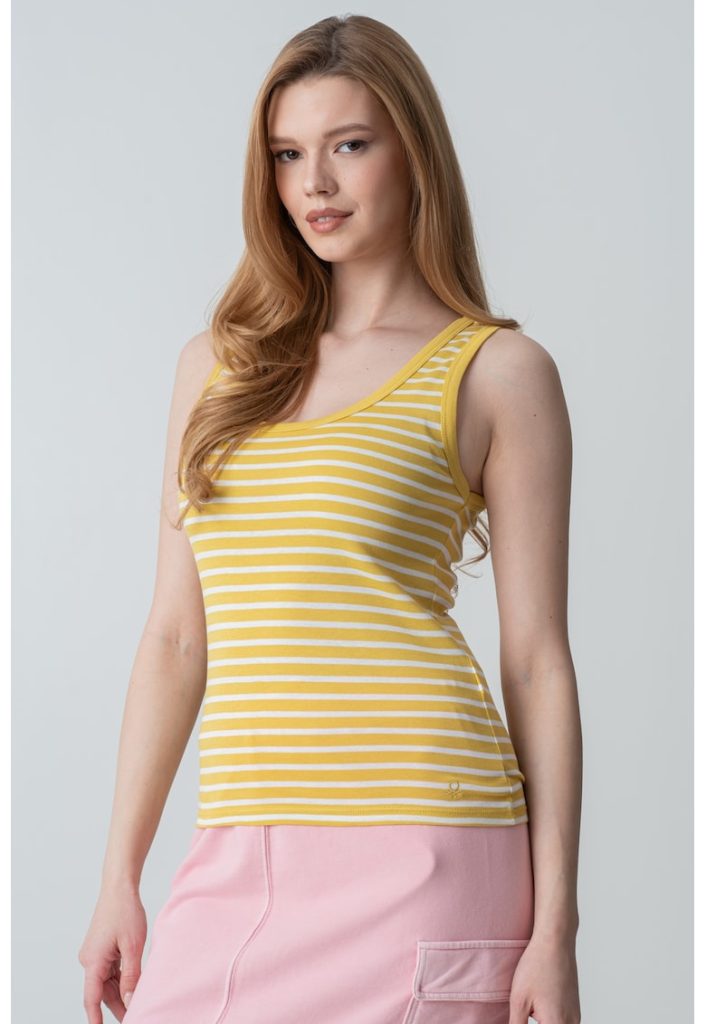 Top cu model in dungi-FEMEI/IMBRACAMINTE/Tricouri si maiouri-IMBRACAMINTE/Tricouri si maiouri