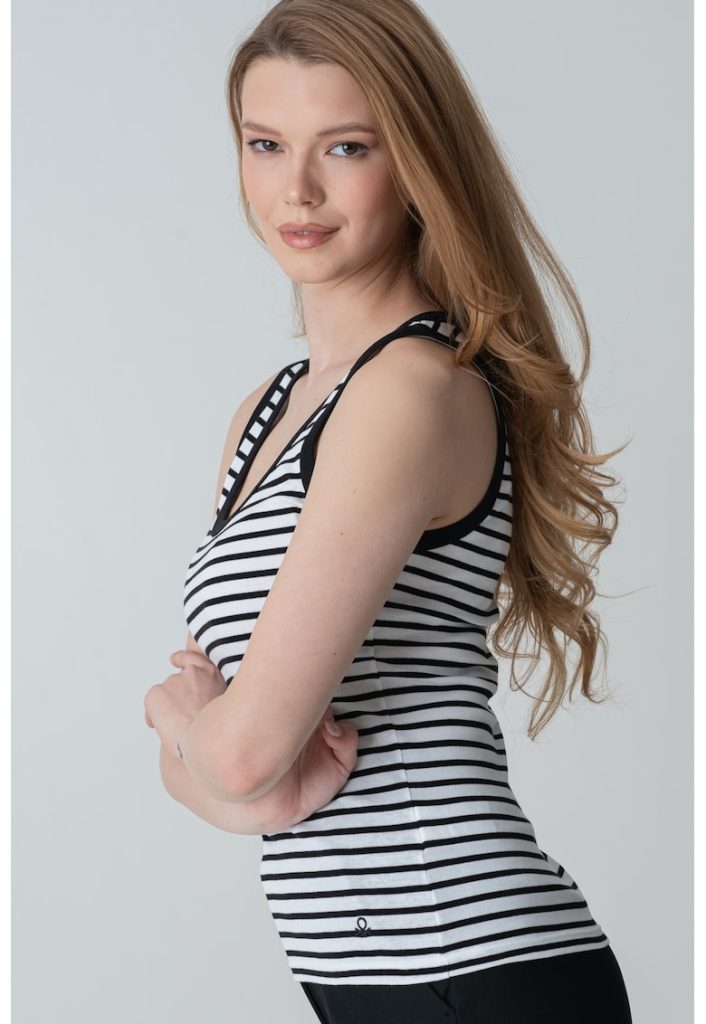 Top cu model in dungi-FEMEI/IMBRACAMINTE/Tricouri si maiouri-IMBRACAMINTE/Tricouri si maiouri
