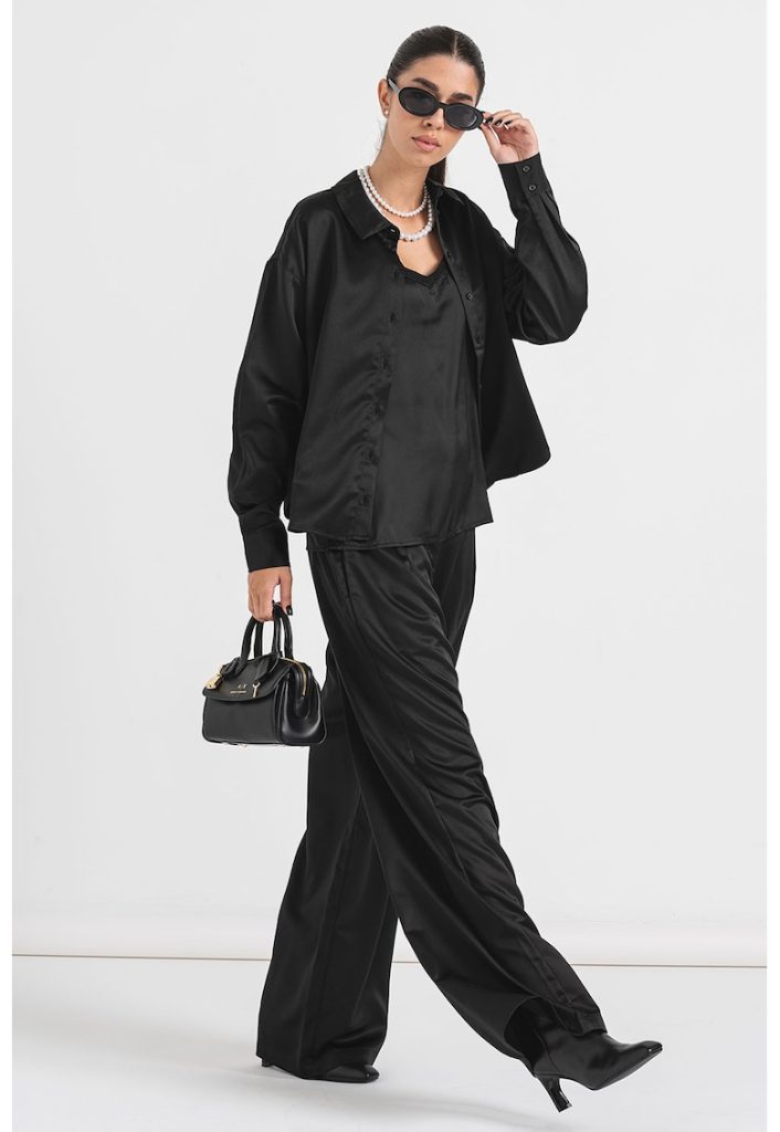 Top lejer cu decolteu in V-FEMEI/IMBRACAMINTE/Bluze-IMBRACAMINTE/Bluze