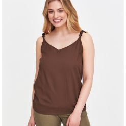 Top uni cu decolteu in V-FEMEI/IMBRACAMINTE/Tricouri si maiouri-IMBRACAMINTE/Tricouri si maiouri