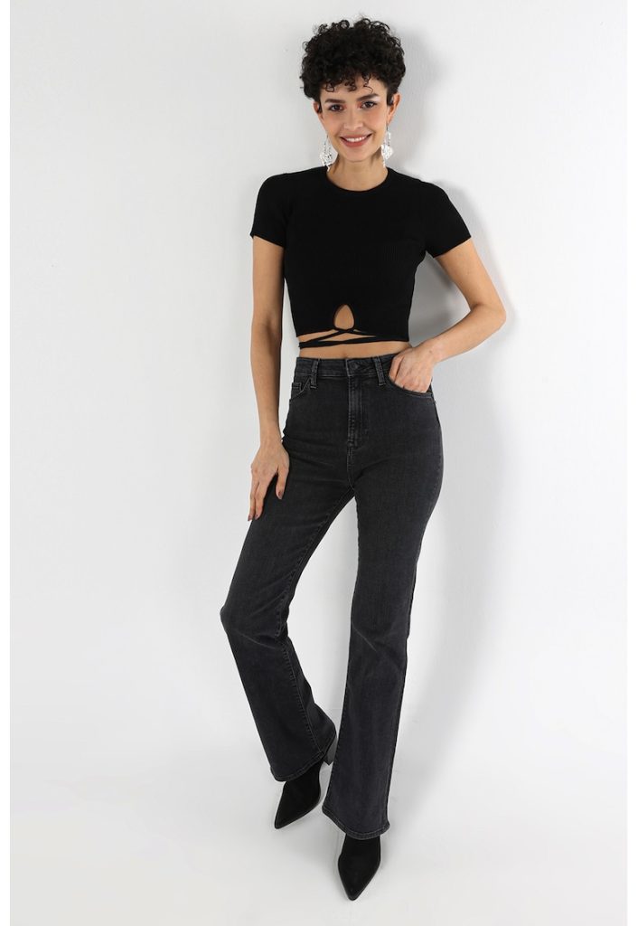 Tricou crop cu snur-FEMEI/IMBRACAMINTE/Tricouri si maiouri-IMBRACAMINTE/Tricouri si maiouri