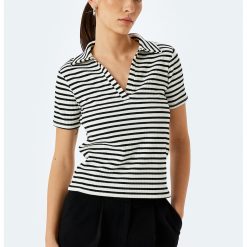 Tricou cu decolteu in V si model in dungi-FEMEI/IMBRACAMINTE/Tricouri si maiouri-IMBRACAMINTE/Tricouri si maiouri