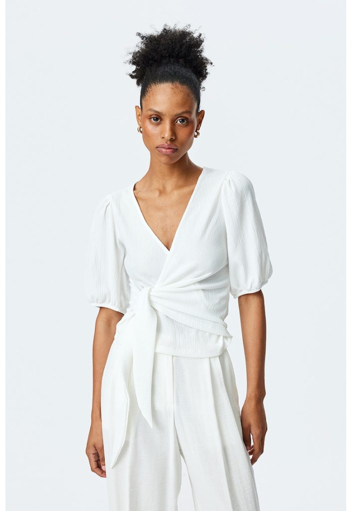 Tricou cu decolteu in V si model petrecut-FEMEI/IMBRACAMINTE/Tricouri si maiouri-IMBRACAMINTE/Tricouri si maiouri